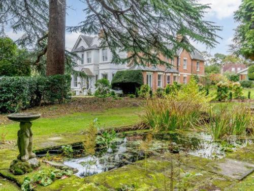 Bed and Breakfast Claridge House Lingfield Esterno foto