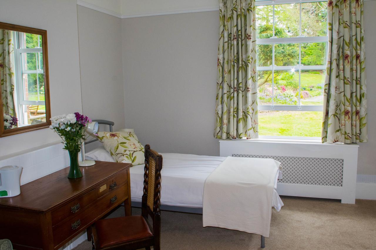 Bed and Breakfast Claridge House Lingfield Esterno foto