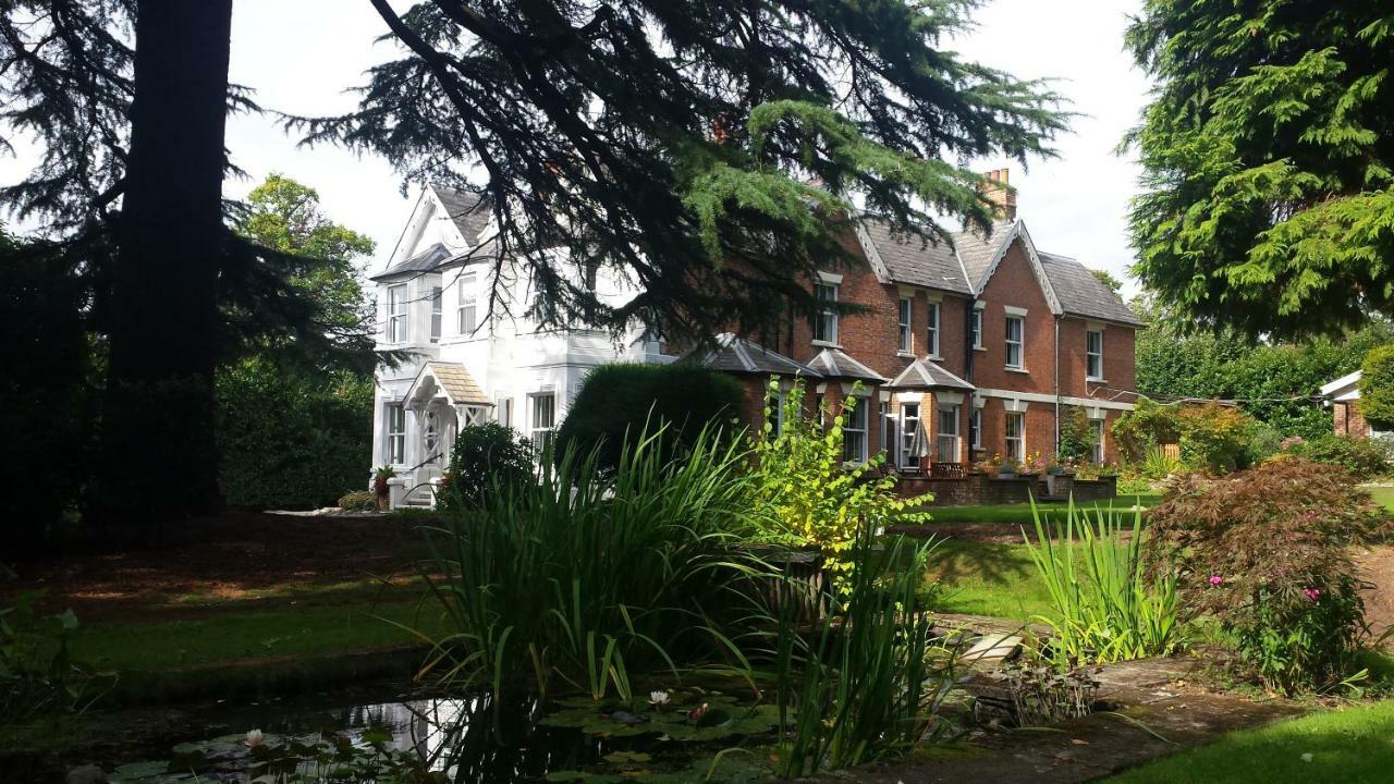 Bed and Breakfast Claridge House Lingfield Esterno foto